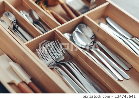 Bamboo box with cutlery in drawer 134745641