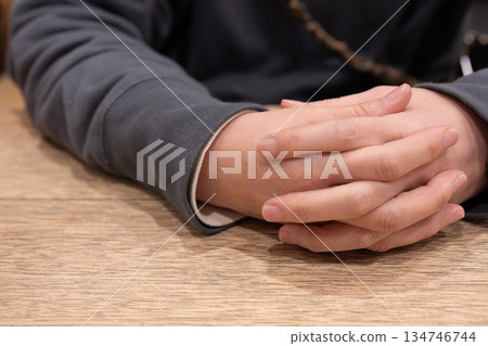 Hands of a woman who joins hands Hands of a woman who joins hands 134746744