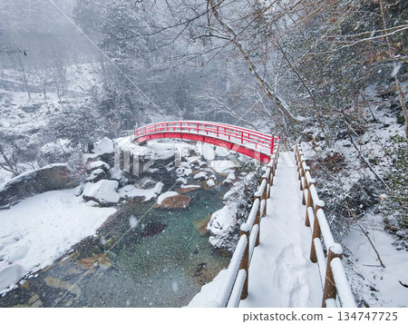 Yumori Valley (winter) Yumori Valley (winter) 134747725