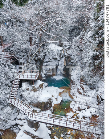 Yumori Valley (winter): Ryujin Falls 134747791