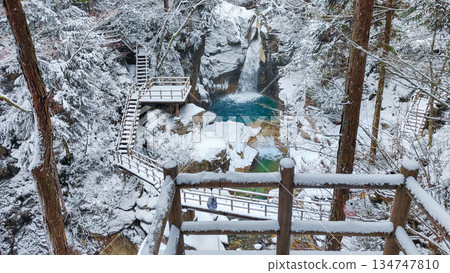 湯森溪谷（冬季）：龍神瀑布 134747810