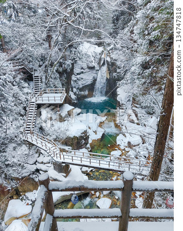 Yumori Valley (winter): Ryujin Falls Yumori Valley (winter): Ryujin Falls 134747818