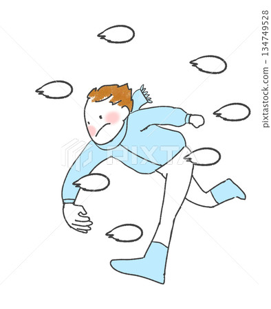 一個男孩在雪仗中使出渾身力氣丟雪球 134749528