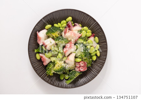 章魚、毛豆和綠花椰菜沙拉 134751107