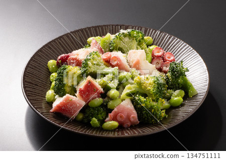 章魚、毛豆和綠花椰菜沙拉 134751111