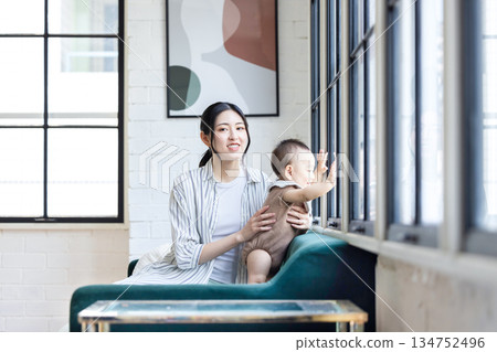 寶貝和媽媽 134752496