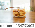 桌上的煎餅 134753003