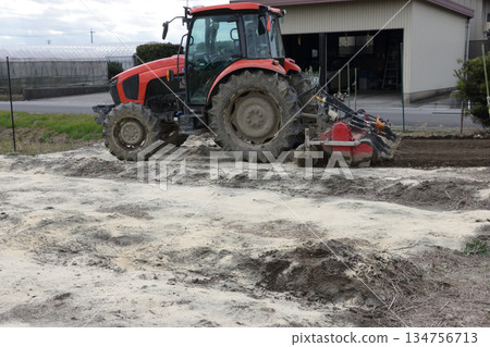 為冬季做好土壤準備：米糠容器 134756713