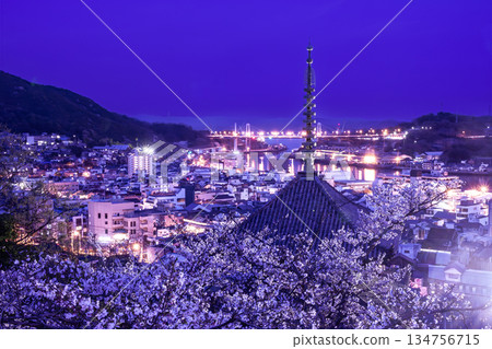 Onomichi during the magic hour when cherry blossoms bloom 134756715