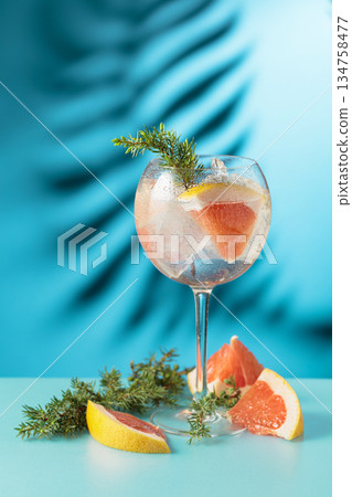 Cocktail gin and tonic with ice and grapefruit slices. Cocktail gin and tonic with ice and grapefruit slices. 134758477