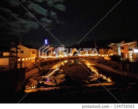 從琴平大宮橋眺望神倉川的夜景 從琴平大宮橋眺望神倉川的夜景 134758561