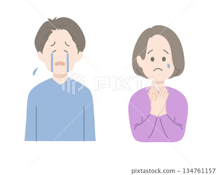 悲傷的男女擺出臉部表情 悲傷的男女擺出臉部表情 134761157