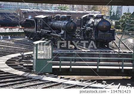 蒸汽機車轉盤和機車庫 蒸汽機車轉盤和機車庫 134761423