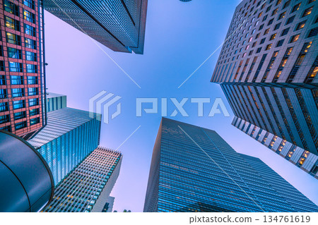 Tokyo cityscape in Japan. The gloom of the Japanese economy... Dusk is approaching Otemachi. The end of work. The surroundings are not clear, but the sky is = 26th Tokyo cityscape in Japan. The gloom of the Japanese economy... Dusk is approaching Otemachi. The end of work. The surroundings are not clear, but the sky is = 26th 134761619