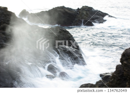The sea off Echizen Town in Fukui Prefecture is rough in winter, but a crab fishing boat sets sail through the rough seas. 134762049