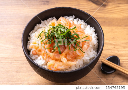 Squid and cod roe rice bowl 134762195