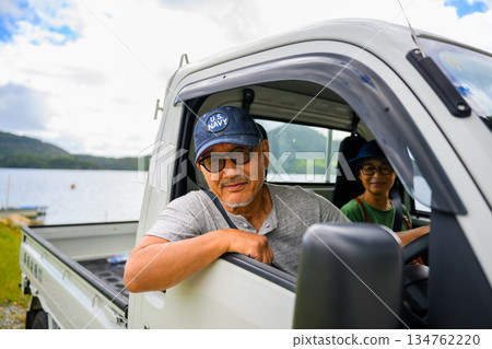 搭乘輕型卡車遊覽湖邊 [攝影協助：沖繩海濱度假村 Miyabi] 134762220
