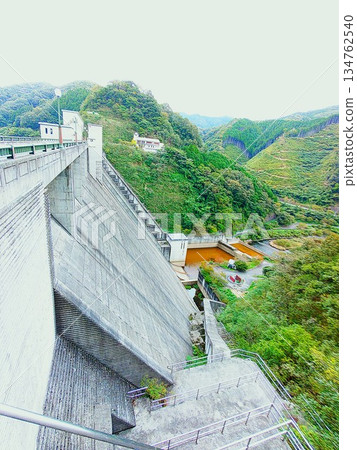 位於岡山縣新見市高橋川上游的千谷水壩 位於岡山縣新見市高橋川上游的千谷水壩 134762540