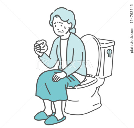 圖：一位老婦人檢查衛生紙上是否有血便或不規則出血（自我檢查，焦慮） 134762543