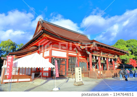 【京都府】晴天下的八坂神社正殿 134764651