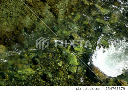 吉野川水流充沛，清澈見底。 134765879