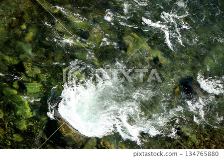 吉野川水流充沛，清澈見底。 134765880