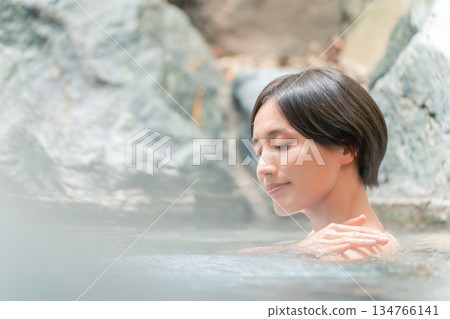 外部露天池 女生 女孩 134766141