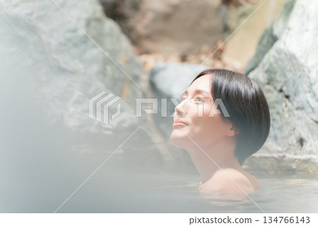 外部露天池 女生 女孩 134766143