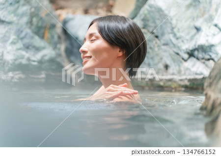 外部露天池 女生 女孩 134766152