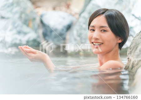 外部露天池 女生 女孩 134766160