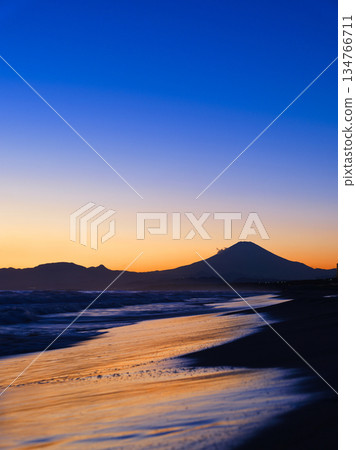 Evening view of Mt. Fuji from Shonan Tsujido Beach, Fujisawa City Evening view of Mt. Fuji from Shonan Tsujido Beach, Fujisawa City 134766711