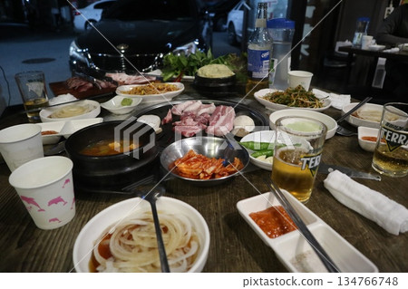 Scenery of a yakiniku restaurant in Cheongju Scenery of a yakiniku restaurant in Cheongju 134766748