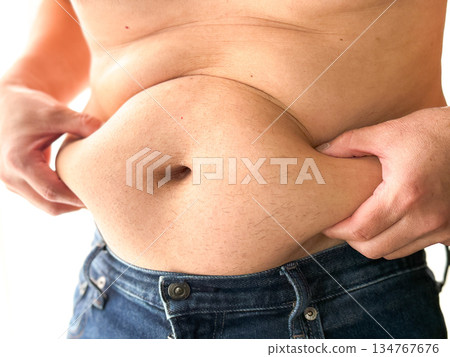 肥胖的中年男子 134767676