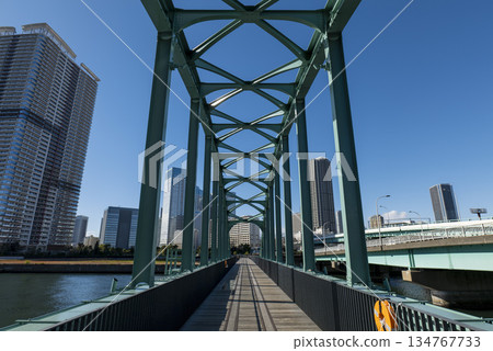 豐洲的晴海橋（原晴海鐵路橋）將於2025年12月改建為步行長廊。 134767733