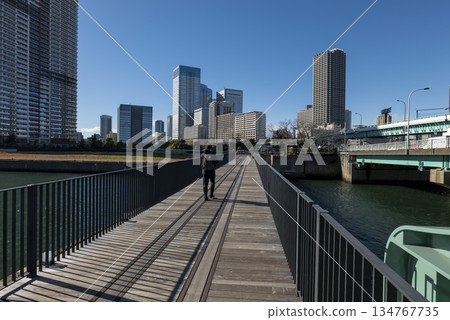 豐洲的晴海橋（原晴海鐵路橋）將於2025年12月改建為步行長廊。 134767735