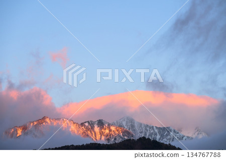 Clouds and mountains bathed in the morning light [Omachi City] 134767788