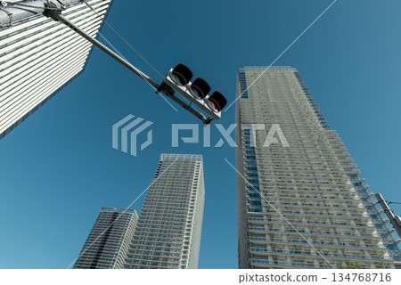 Blue sky, high-rise apartment buildings and traffic lights Blue sky, high-rise apartment buildings and traffic lights 134768716