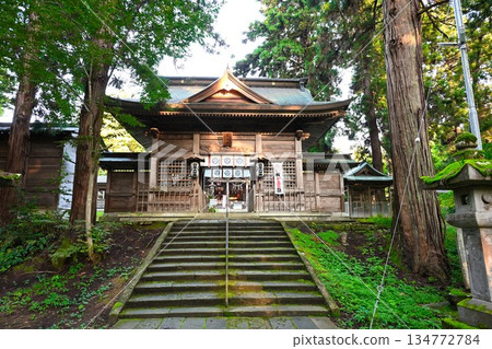 The worship hall and grounds of Soshi Shrine (Nagaoka City, Niigata Prefecture) The worship hall and grounds of Soshi Shrine (Nagaoka City, Niigata Prefecture) 134772784