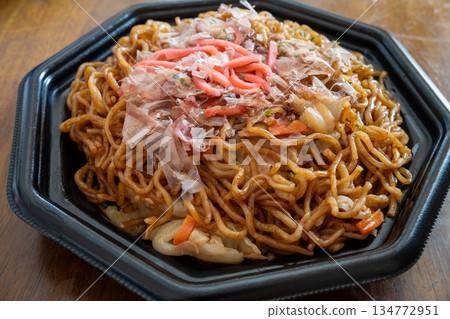 來自日本超市的美味便當午餐 134772951