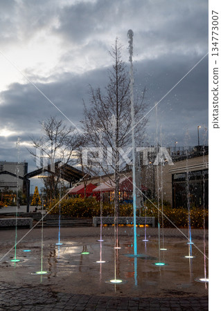 日本岡山縣岡山市美麗的傍晚景色 134773007