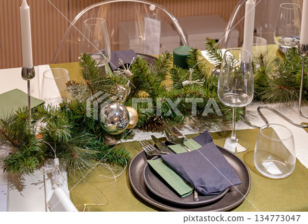 Festive Christmas table set Festive Christmas table set 134773047