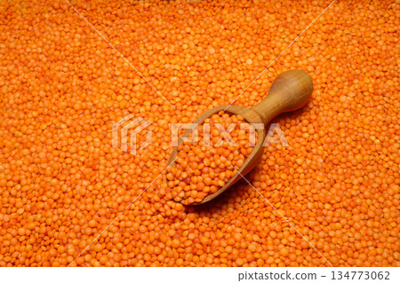 Red lentils scattered close-up with a scoop 134773062