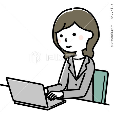 穿著西裝操作電腦的女人 134773193