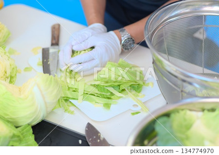 一張切捲心菜的烹飪過程照片 一張切捲心菜的烹飪過程照片 134774970
