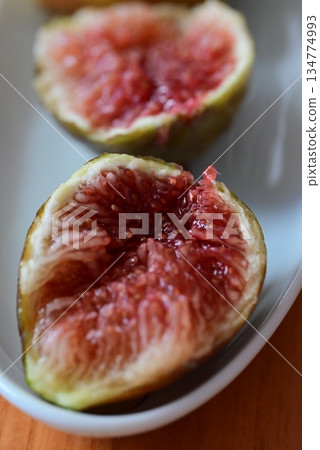 美味的切開無花果特寫 美味的切開無花果特寫 134774993