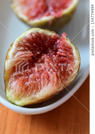美味的切開無花果特寫 美味的切開無花果特寫 134774994