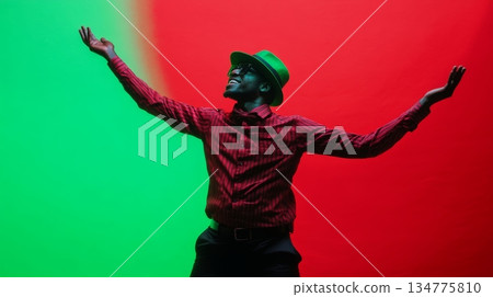 A lively atmosphere captured in a moment of music appreciation 134775810