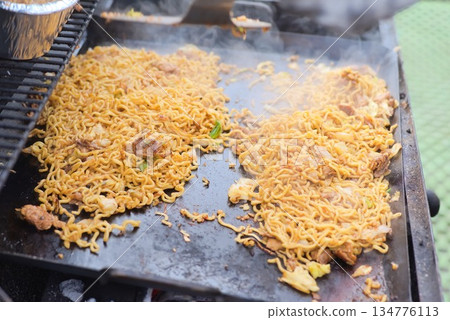 Yakisoba cooked on a hot plate at a food stall 134776113