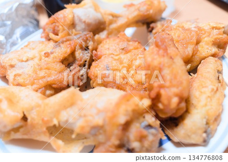 酥脆雞肉拼盤 134776808