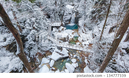 Yumori Valley (winter): Ryujin Falls Yumori Valley (winter): Ryujin Falls 134777339